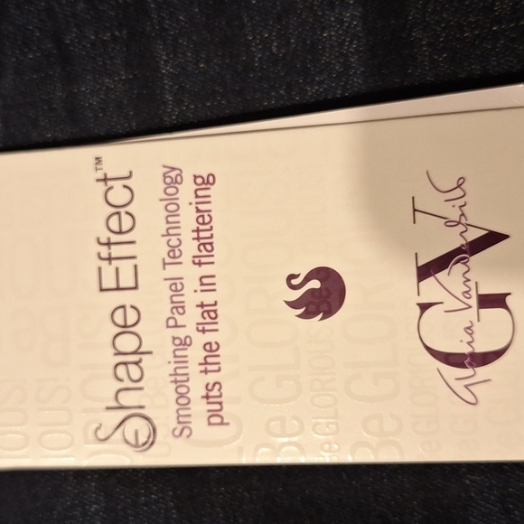 q Womens Blue Stretch Deim Capris Size 8. NWT - Picture 7 of 9